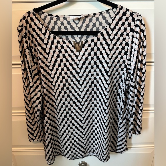 EUC women’s Calvin Klein polka dot notched neck top - Picture 5 of 6